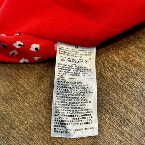 [EUC] BANANA REPUBLIC | Classic Red Floral Sleevless Blouse | Medium | Women - Picture 8 of 9
